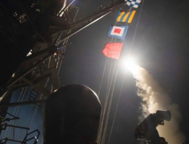 Δείτε τη στιγμή της εκτόξευσης των πυραύλων Τόμαχοκ στη Συρία (φωτό, βίντεο)